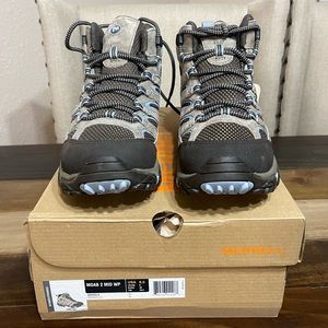NWT Women’s Merrell Moab 2 Mid Waterproof Hiking Boots